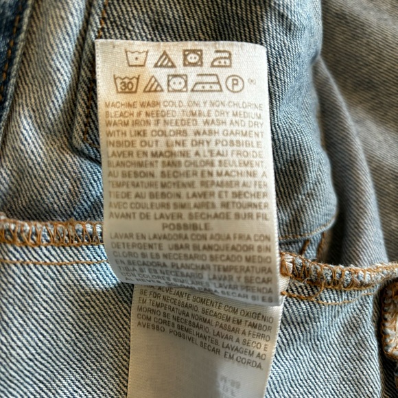 Levi’s Women’s Cropped Denim Distressed Jacket, GUC - Picture 9 of 10
